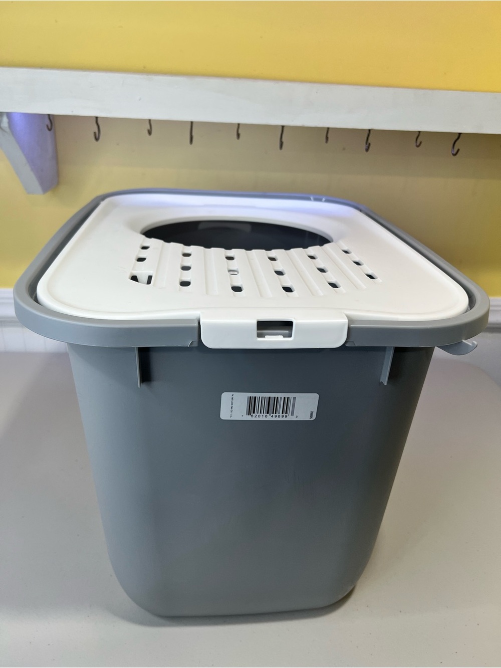 Gray Plastic Kitchen Compost Bin with White Venting Lid